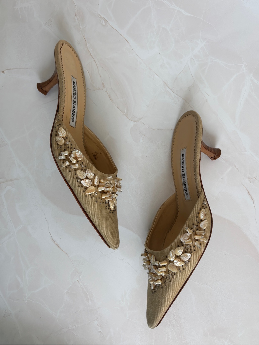 Rare Vintage Y2k Manolo Blahnik Tan Pearl Kitten Heel Mule — image 8 of 8